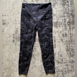 Gap Fit black camo leggings